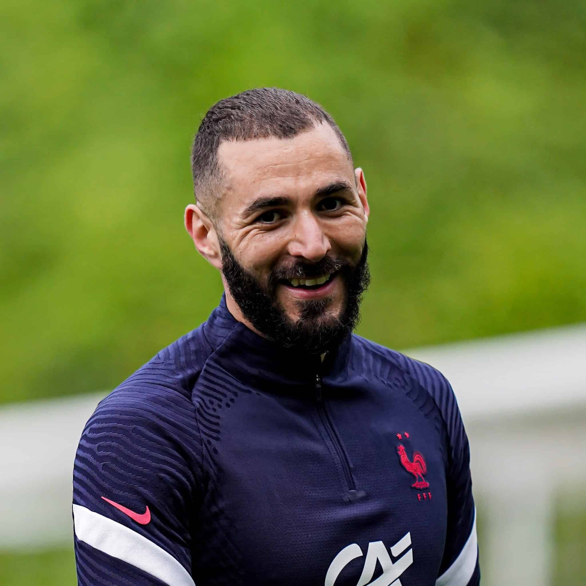 benzema in france national football kit